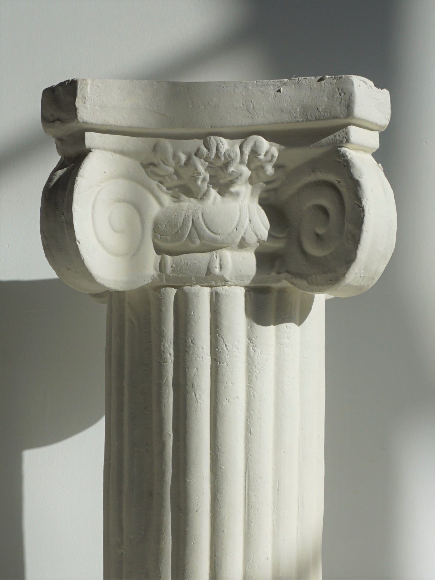 Roman Pillar Stand