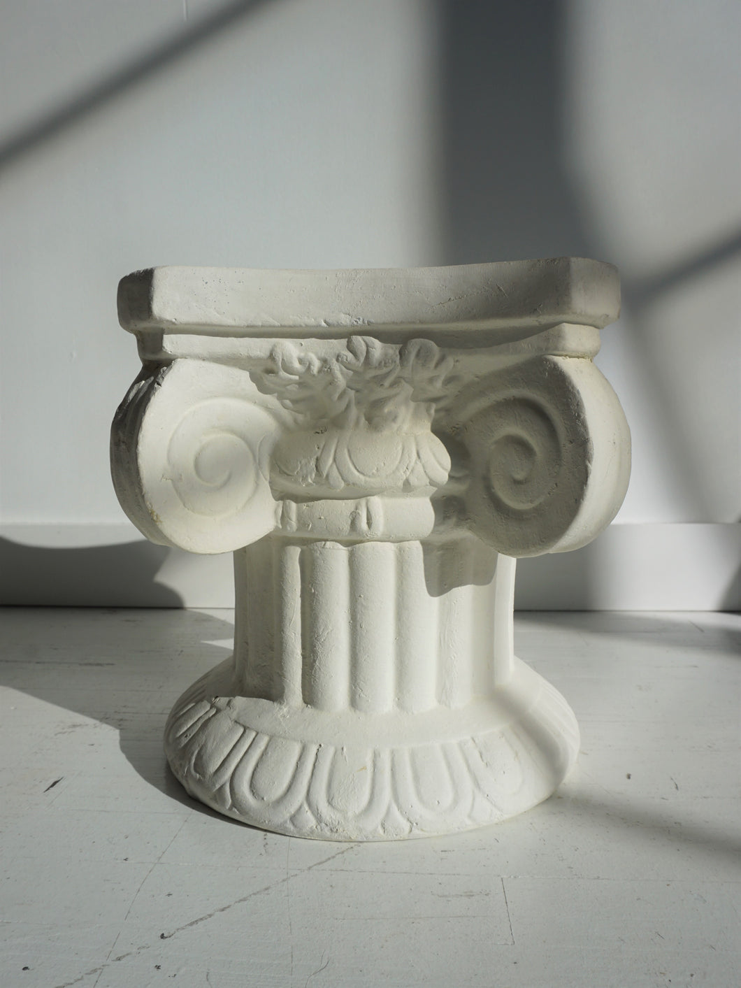 Roman Pillar Stand